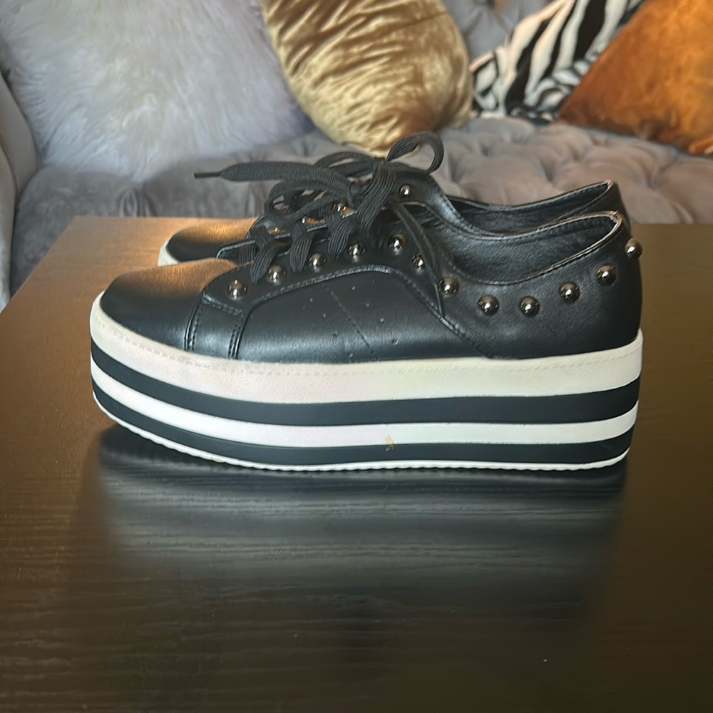 Weeboo, platform sneakers, black and white size 8.5EUC - Picture 2 of 9
